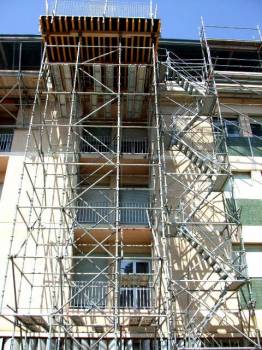 Plate-forme de travail et escalier d'accès à l'hôpital de La Ciotat