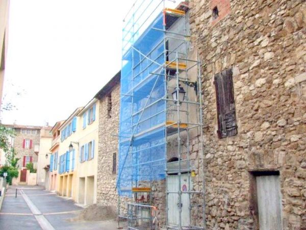 Pose d’échafaudage pour rénovation d'immeuble sur Aix en Provence