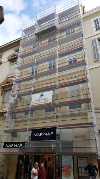 INSTALLATION D'UN ÉCHAFAUDAGE À MARSEILLE 13001 POUR UNE RÉNOVATION DE FAÇADE