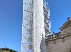 INSTALLATION D'UN ÉCHAFAUDAGE  POUR UNE RÉNOVATION GARE DE NICE